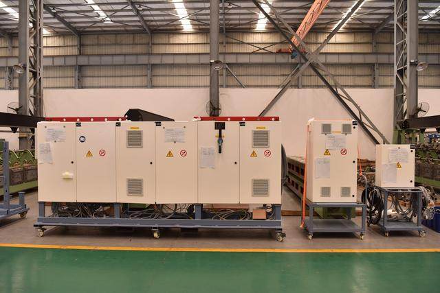 三明化機(jī)公司首臺(tái)電控柜產(chǎn)品正式下線，電氣機(jī)械設(shè)備創(chuàng)新再添新動(dòng)力